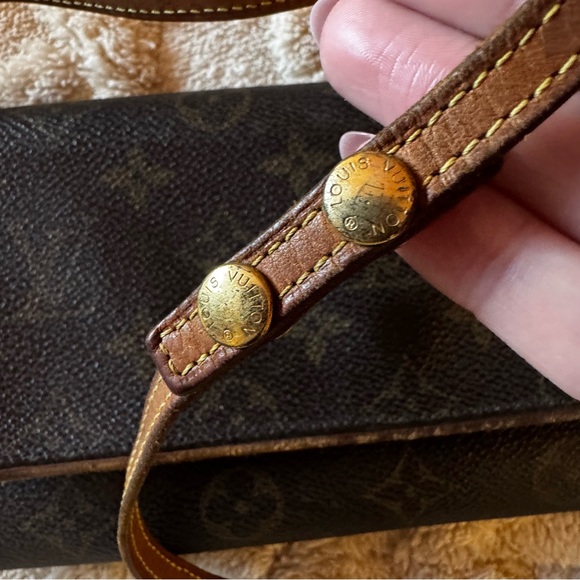 Louis Vuitton Twin GM Monogram Crossbody Vintage Long Flap Pochette Authentic - Picture 8 of 16
